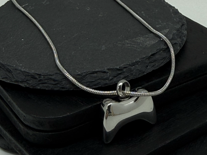 Personalised Game Controller Ashes Necklace – Engraved Memorial Urn Jewellery