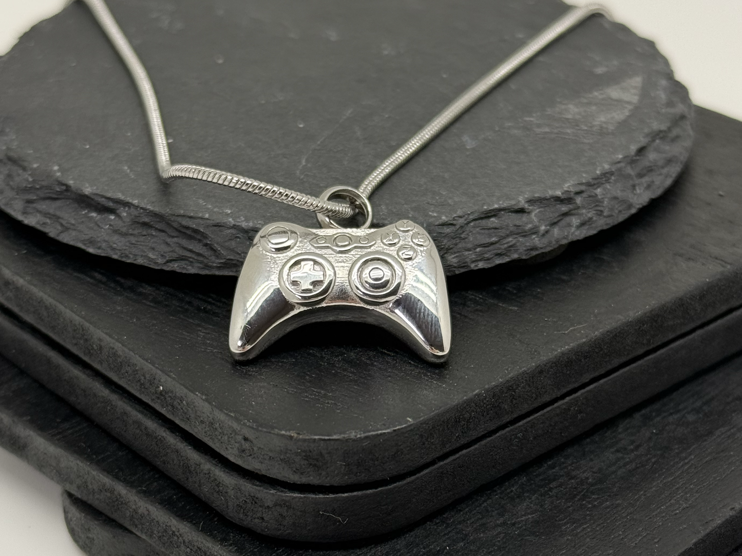Personalised Game Controller Ashes Necklace – Engraved Memorial Urn Jewellery