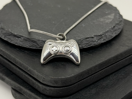 Personalised Game Controller Ashes Necklace – Engraved Memorial Urn Jewellery