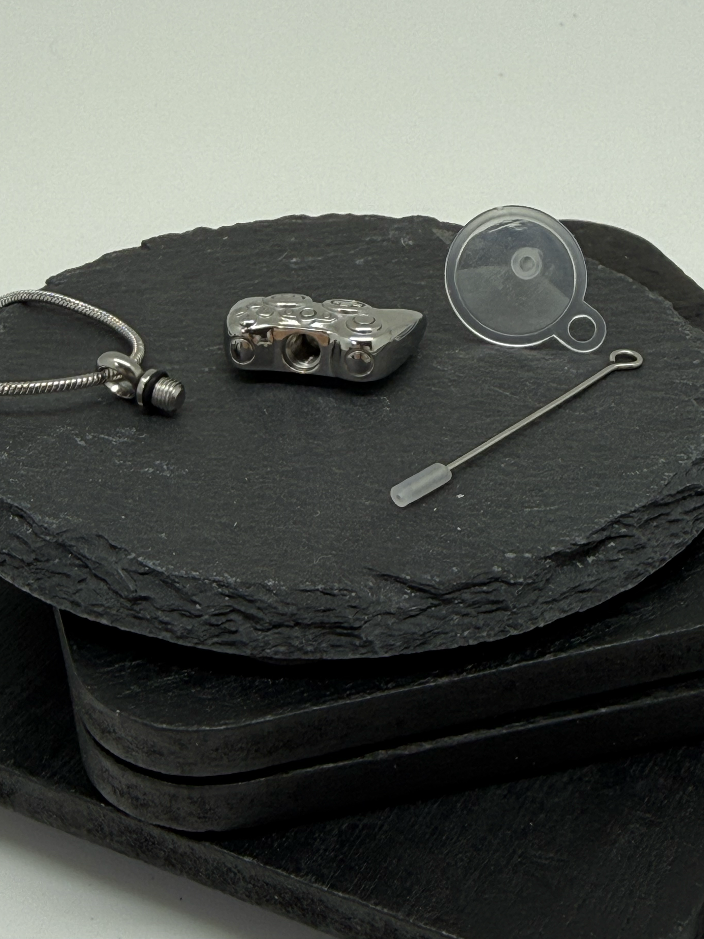Personalised Game Controller Ashes Necklace – Engraved Memorial Urn Jewellery