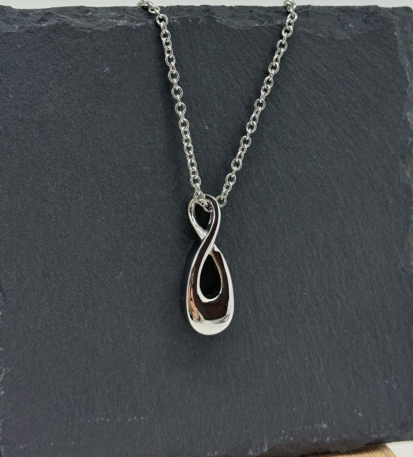 Personalised Infinity Ashes Necklace – Memorial Urn Jewellery